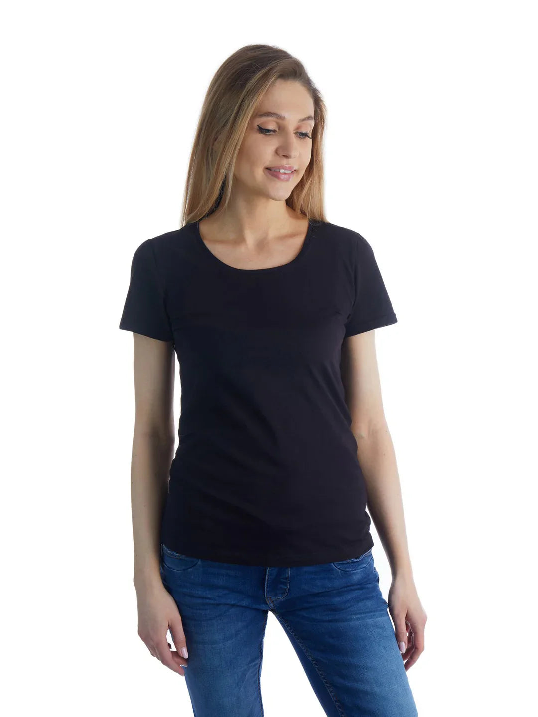 Blone frau mit schwarzen T-Shirt