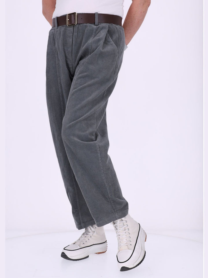 Damen Cordhose im Barrel Fit und Gürtel – Grau