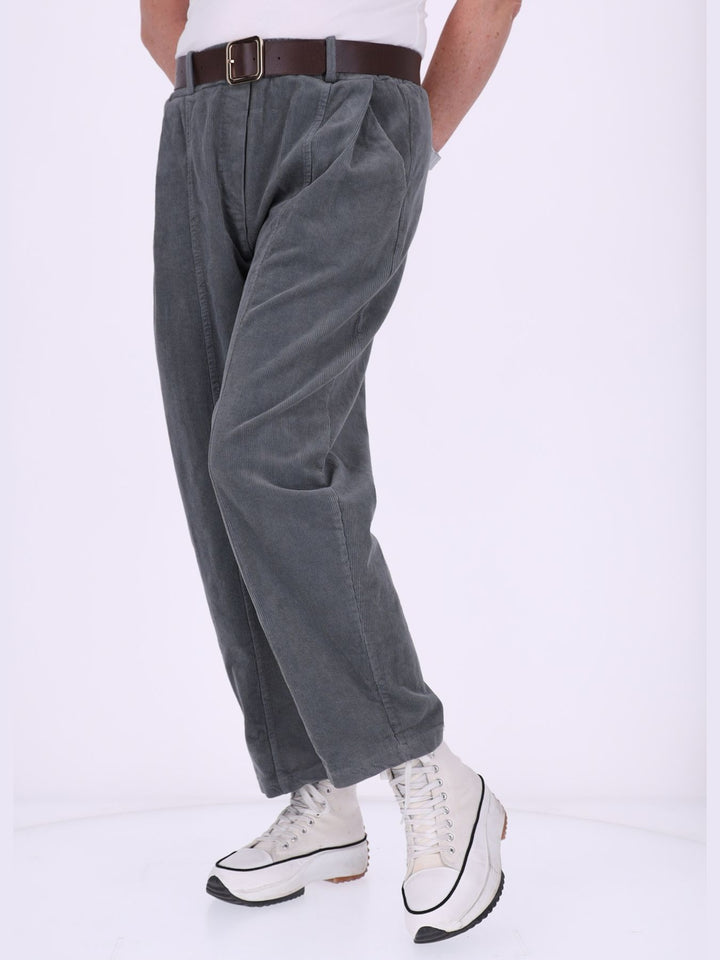 Damen Cordhose im Barrel Fit und Gürtel – Grau