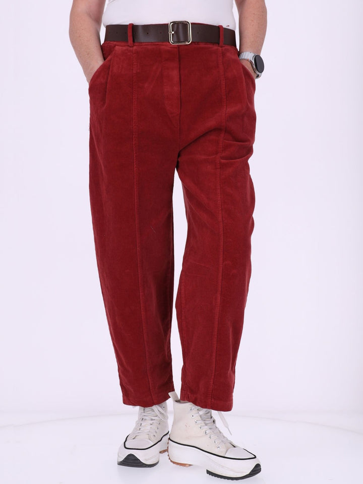 Damen Cordhose mit Gürtel im Barrel Fit  – Rostrot