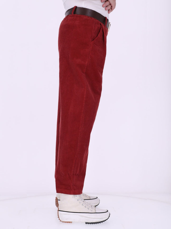 Damen Cordhose mit Gürtel im Barrel Fit  – Rostrot