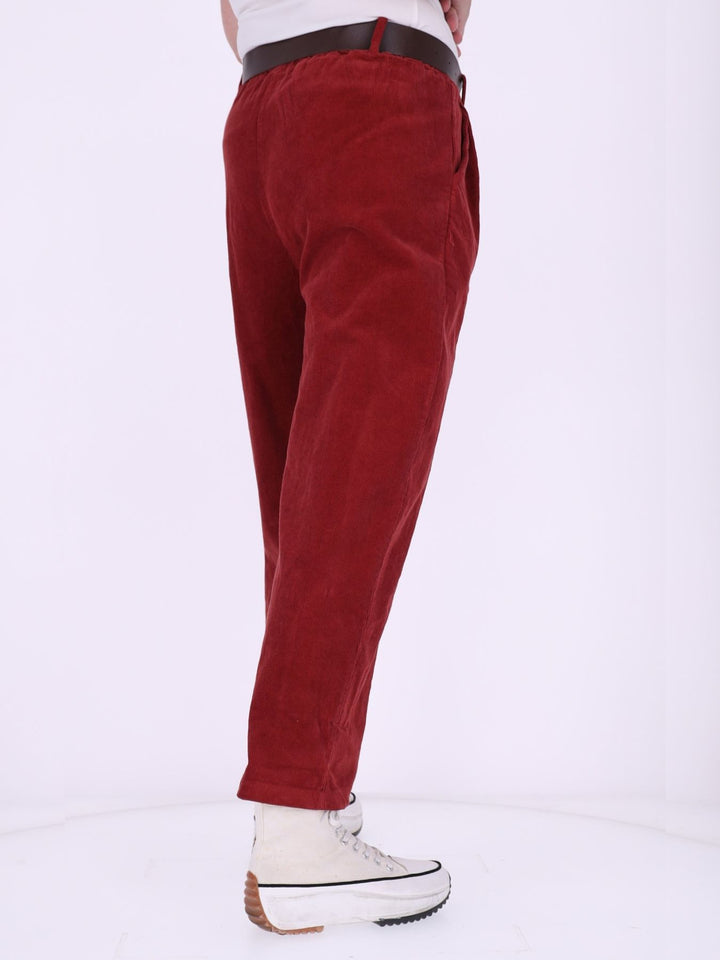 Damen Cordhose mit Gürtel im Barrel Fit  – Rostrot