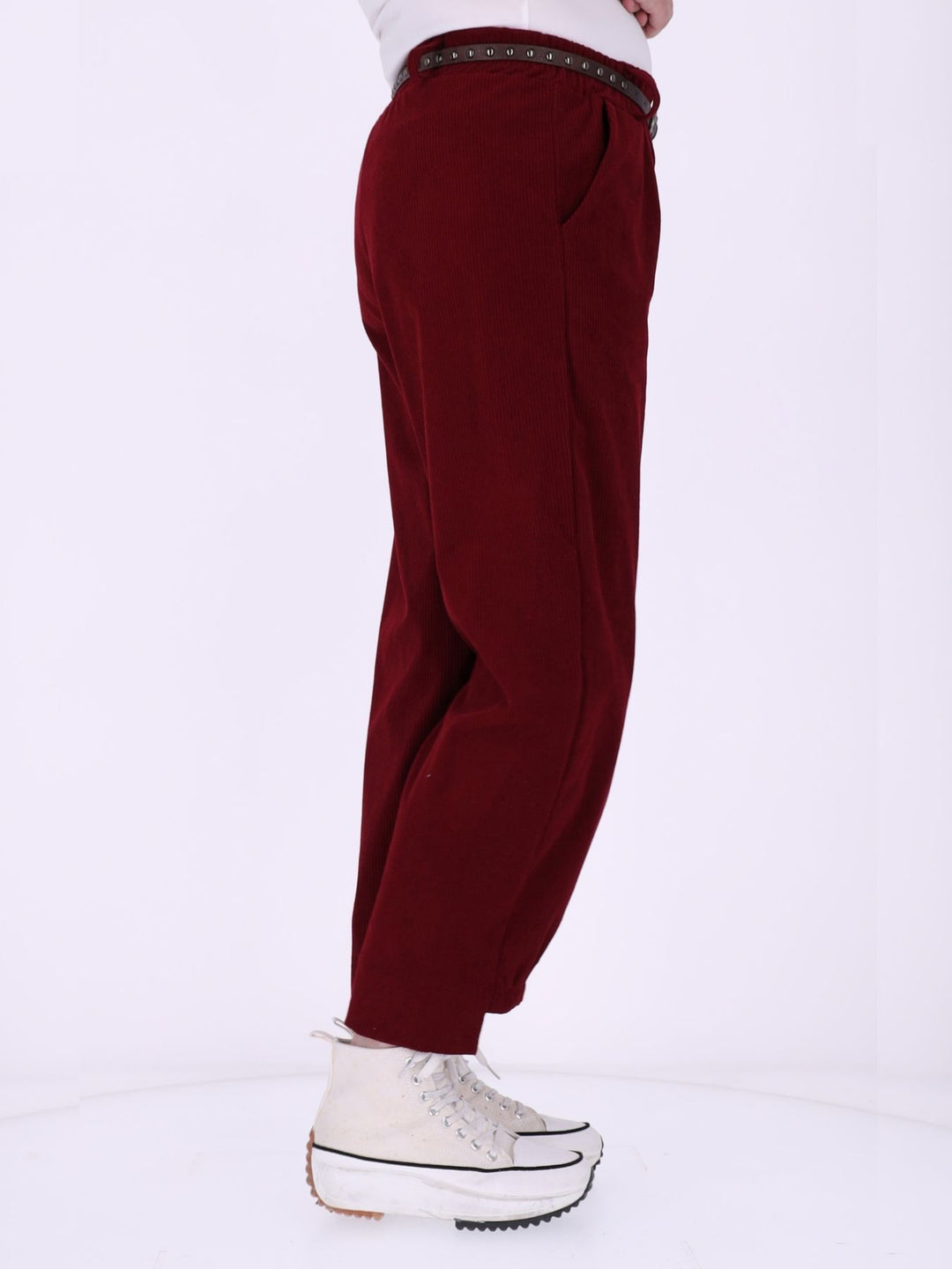 Cordhose Jogger Nietengürtel elastischer Beinabschluss
