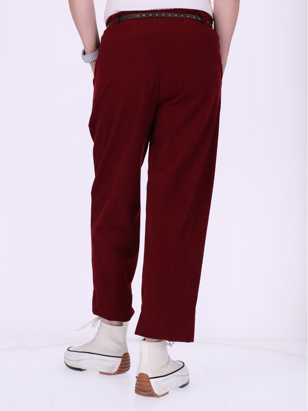 Cordhose Jogger Nietengürtel elastischer Beinabschluss