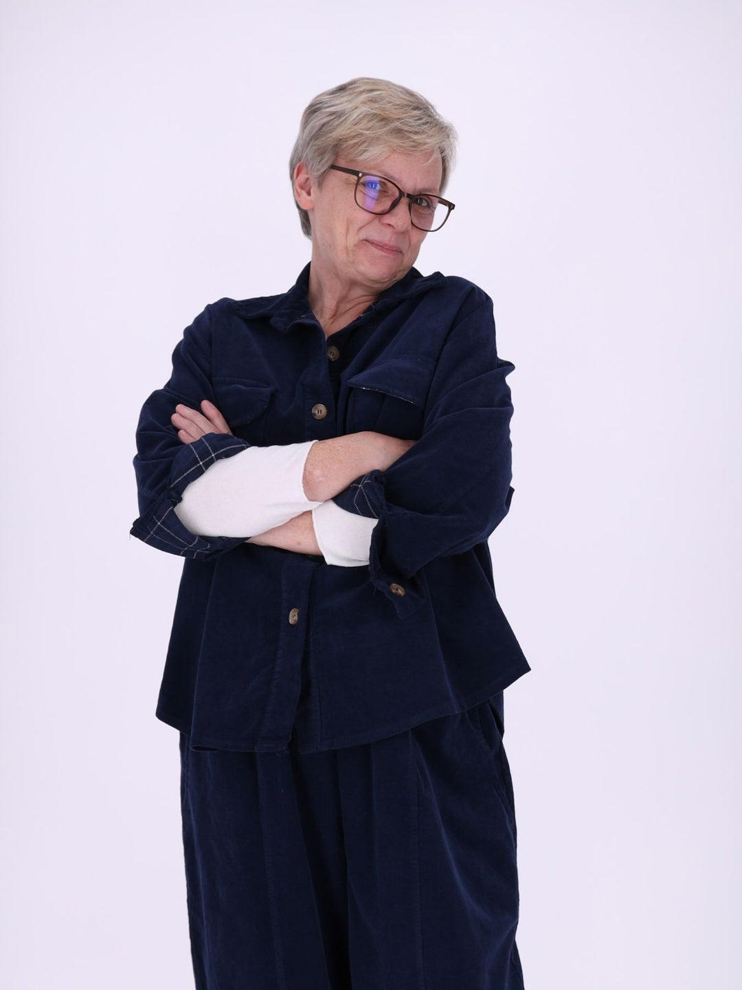 Damen Cord-Overshirt Navy – mit kariertem Innenfutter