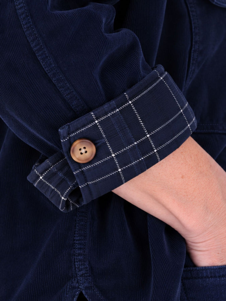 Damen Cord-Overshirt Navy – mit kariertem Innenfutter