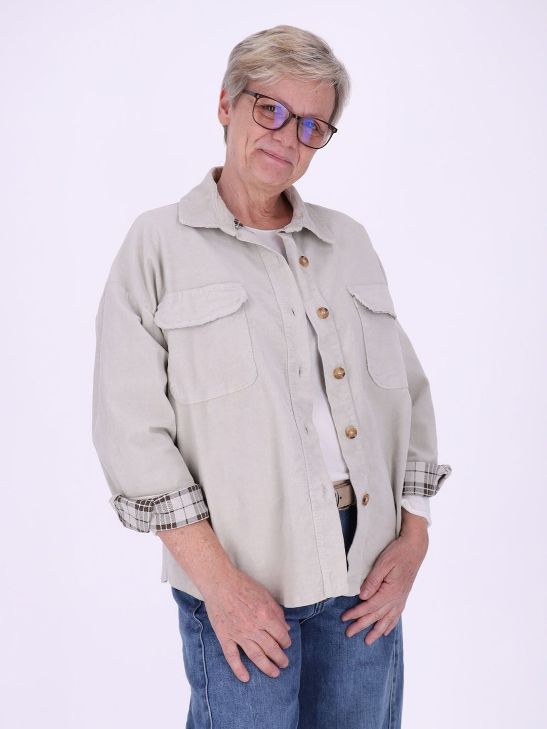 Damen Cord-Overshirt Beige – mit kariertem Innenfutter