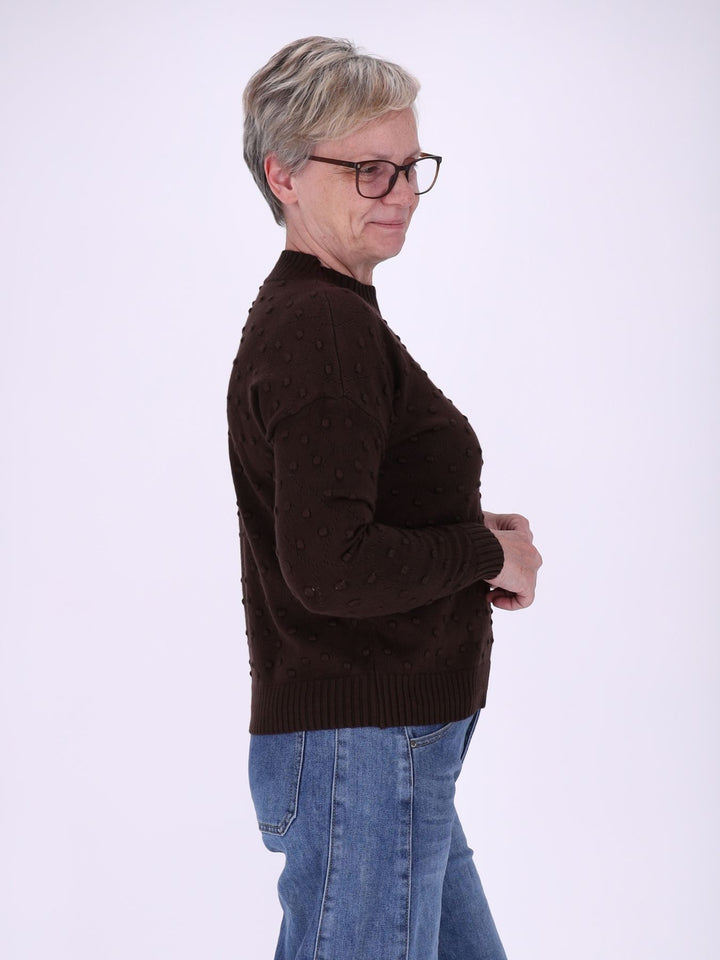 Brauner Strickpullover Damen mit Tupfen & Stehkragen – figurbetont mit Strukturmuster