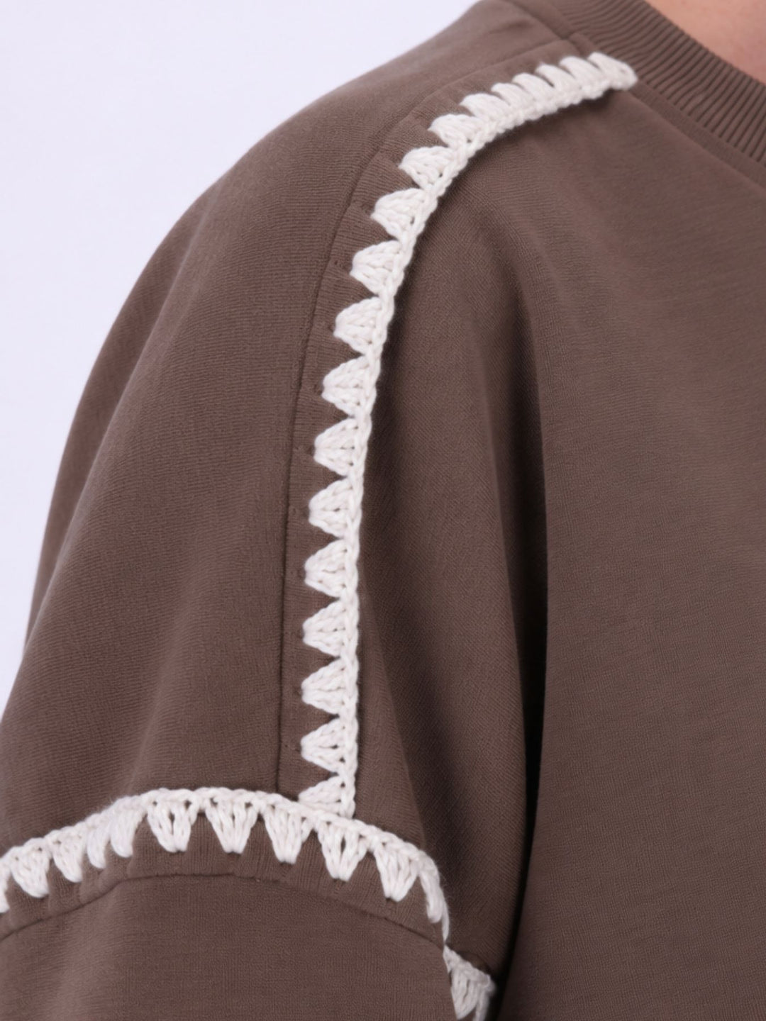 Beiges Sweatshirt Damen mit Mäusezähnchen – feminin & lässig