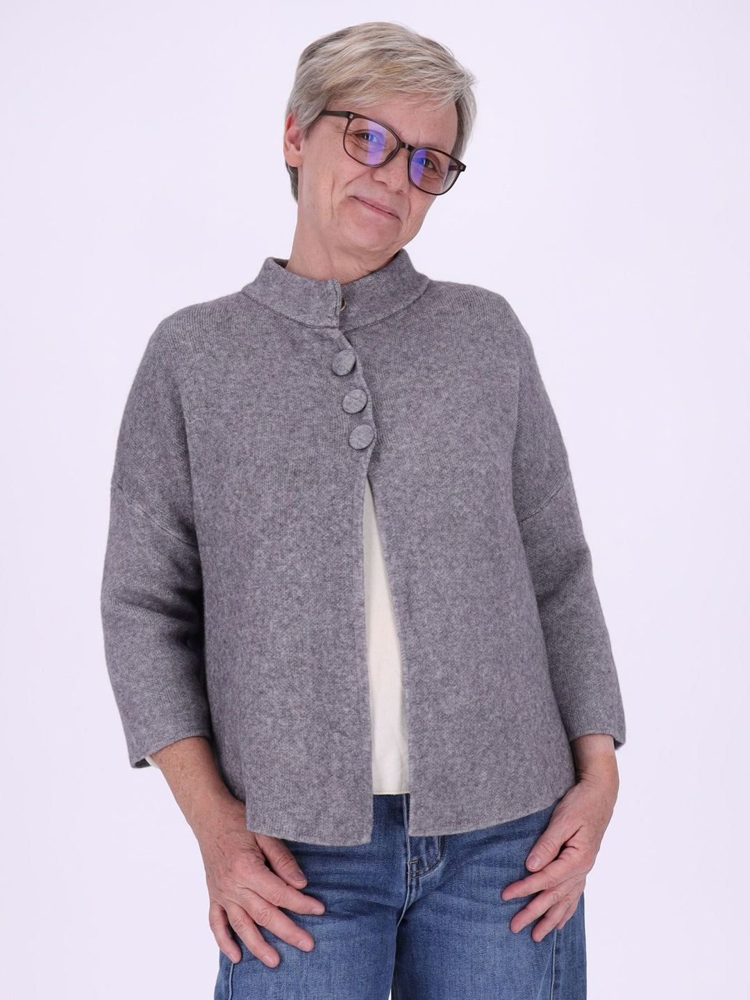 Graue Strickjacke Damen in A-Form – Stehkragen & halber Arm