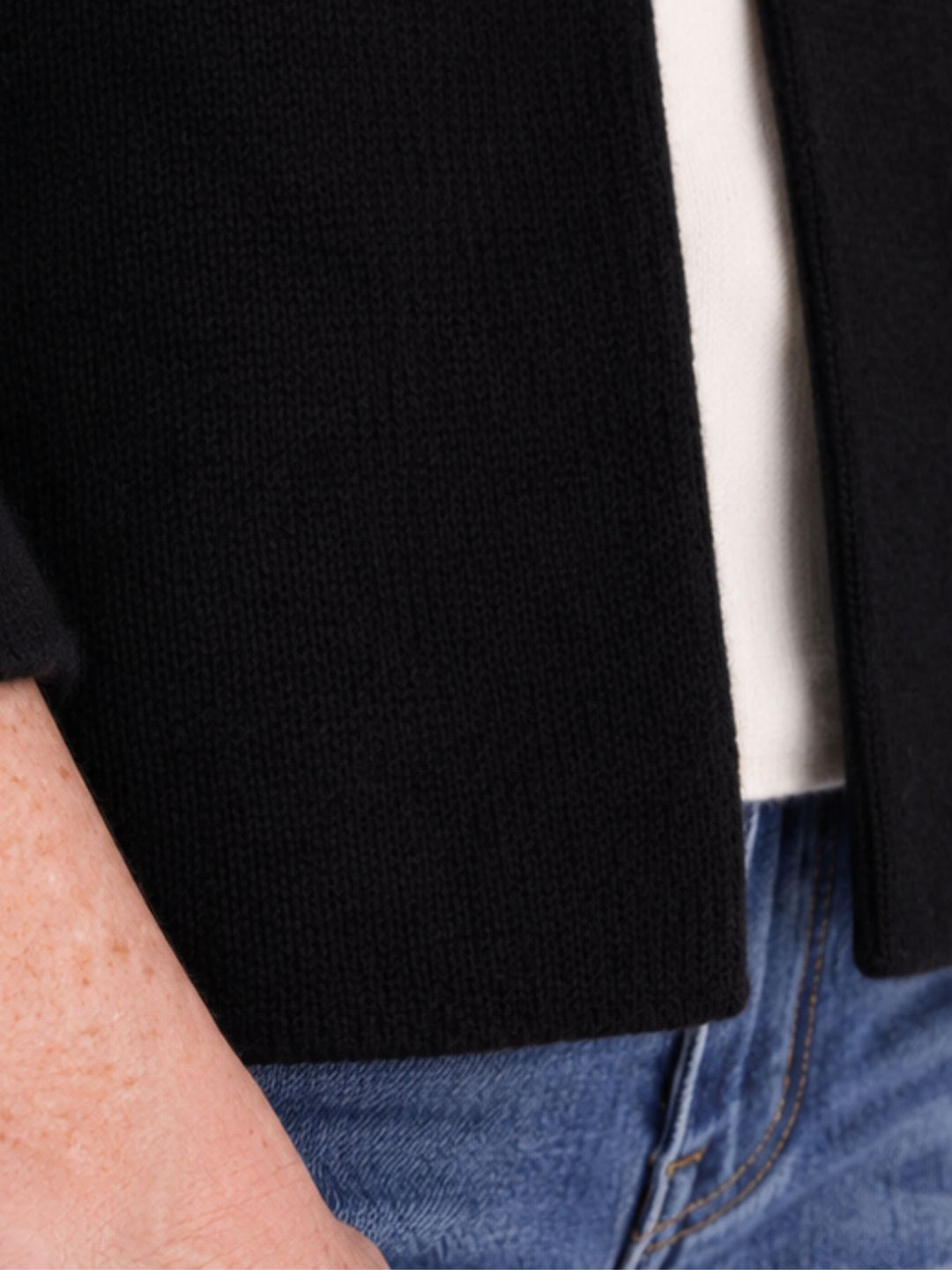 Schwarze Strickjacke Damen in A-Form – Stehkragen & halber Arm