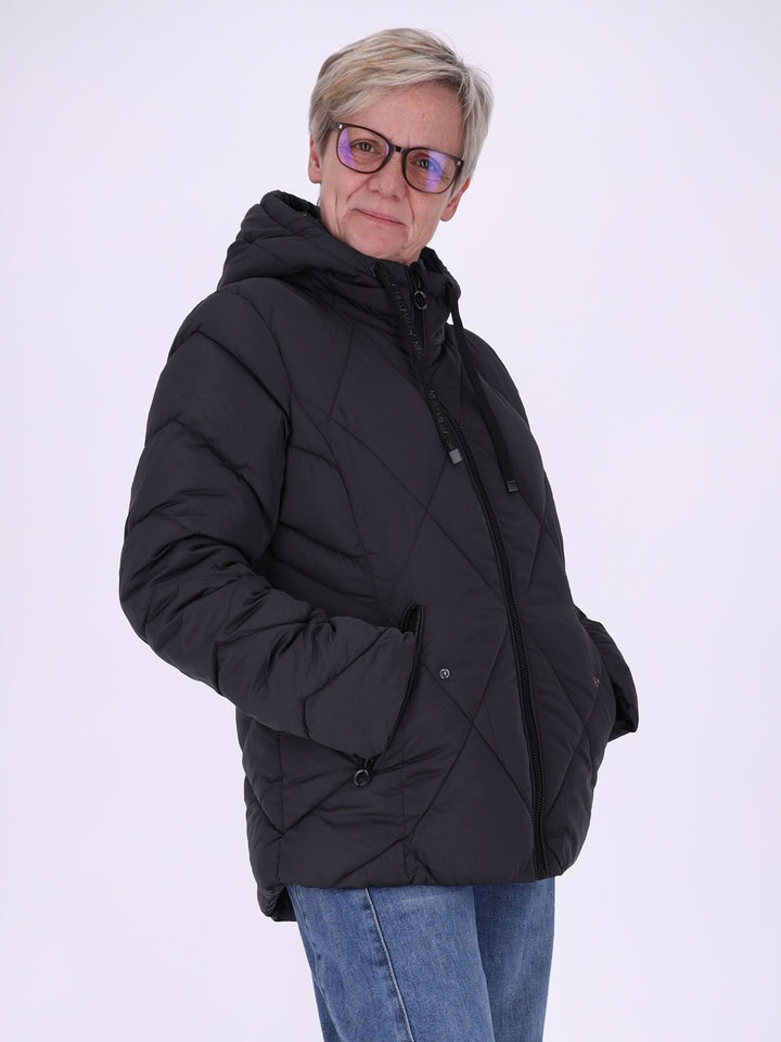 Schwarze Damen Steppjacke mit Rautensteppung & recycelter Wattierung – modern, zeitlos & vielseitig