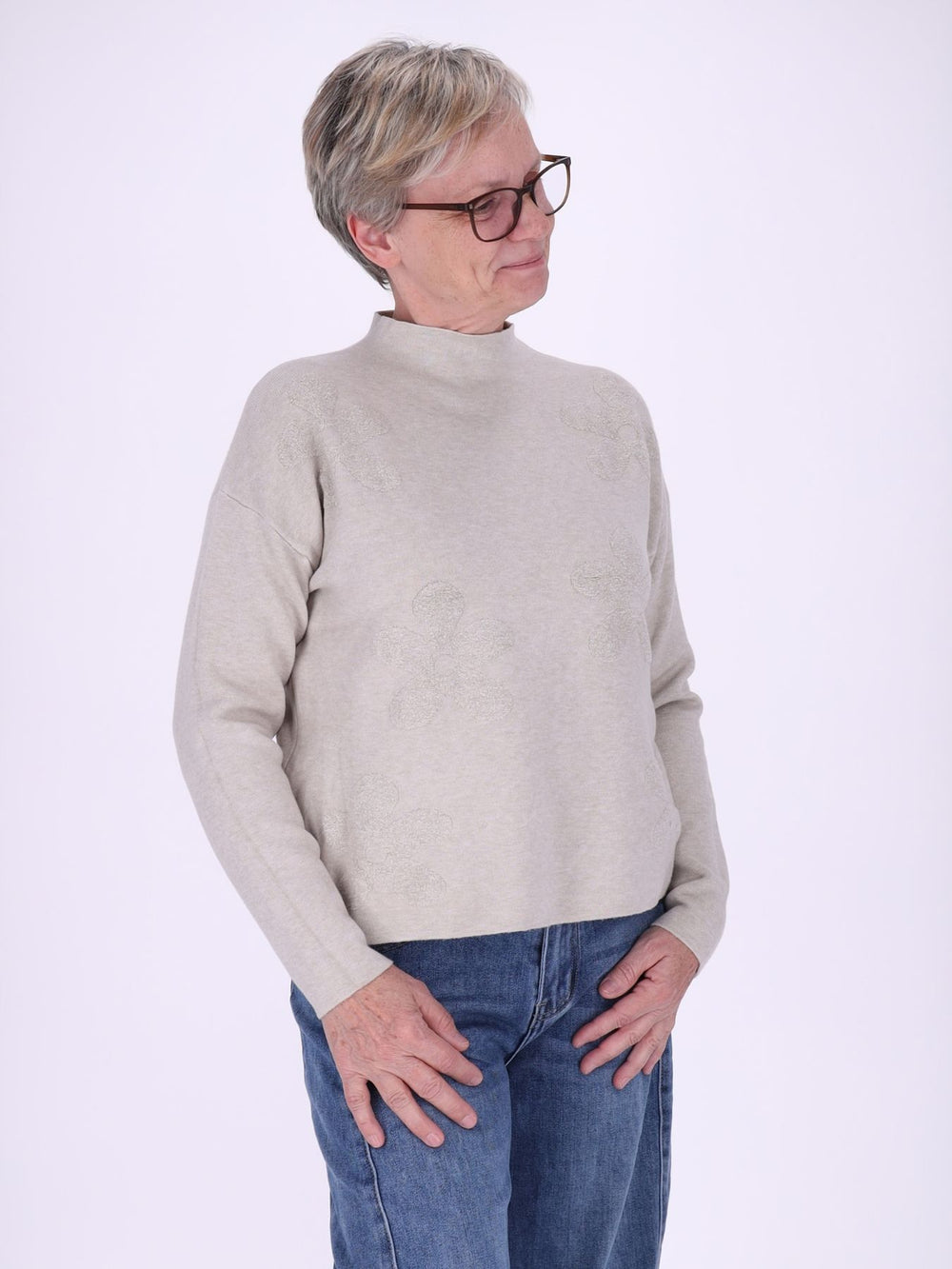 Fango Strickpullover Damen mit Stehkragen & Blüten – feminine 3D-Details