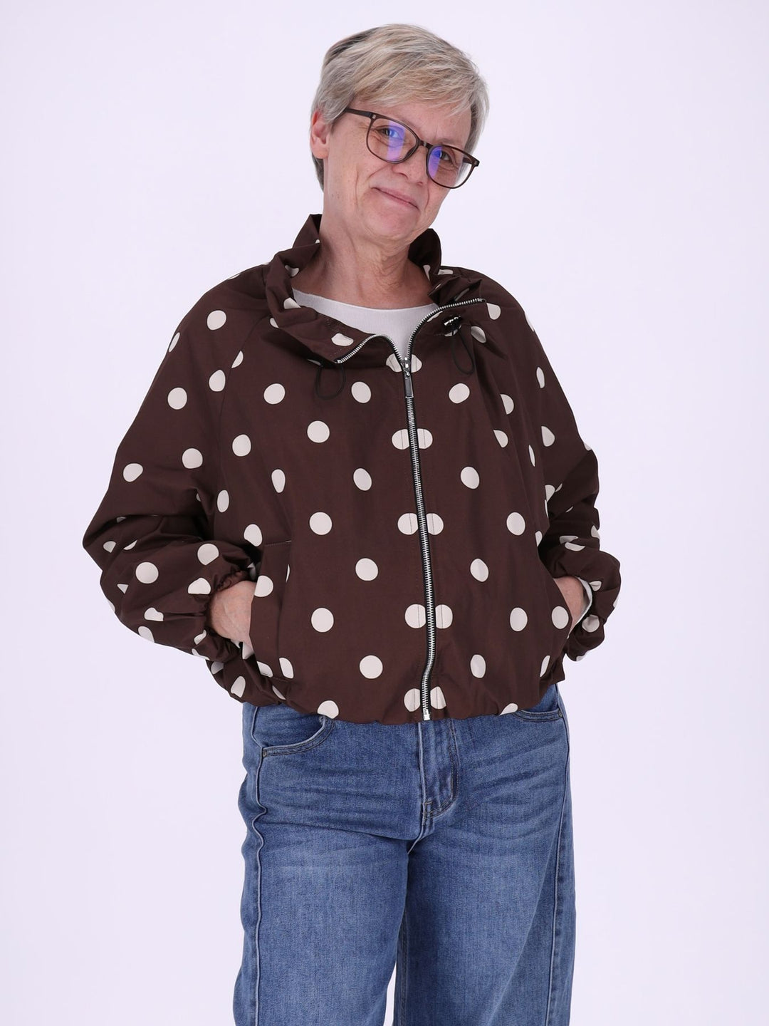 Leichte Damenjacke in Braun mit weißen Polka Dots