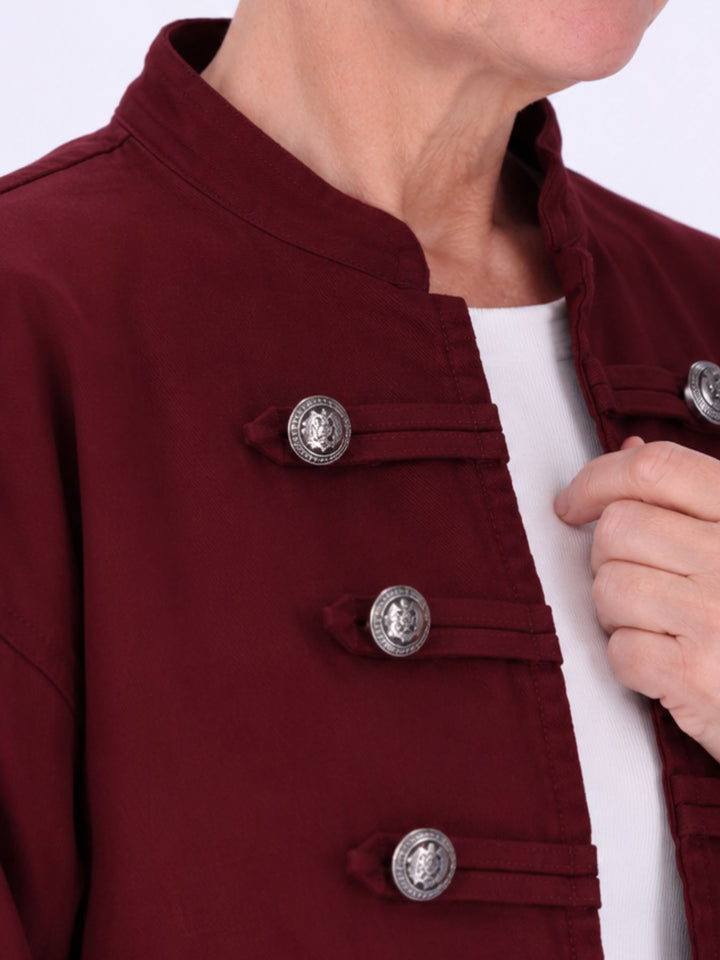 Rote Damen Military Jacket aus Denim – modern & ausdrucksstark