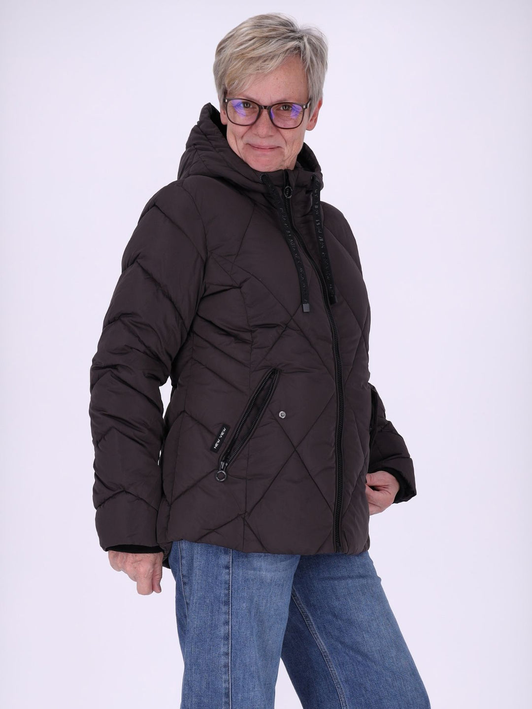 Graue Damen Steppjacke mit Rautensteppung & recycelter Wattierung – modern, zeitlos & vielseitig