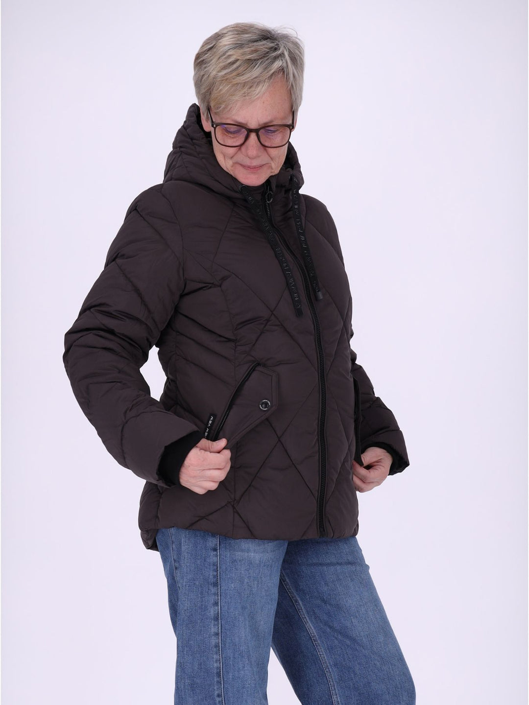 Graue Damen Steppjacke mit Rautensteppung & recycelter Wattierung – modern, zeitlos & vielseitig