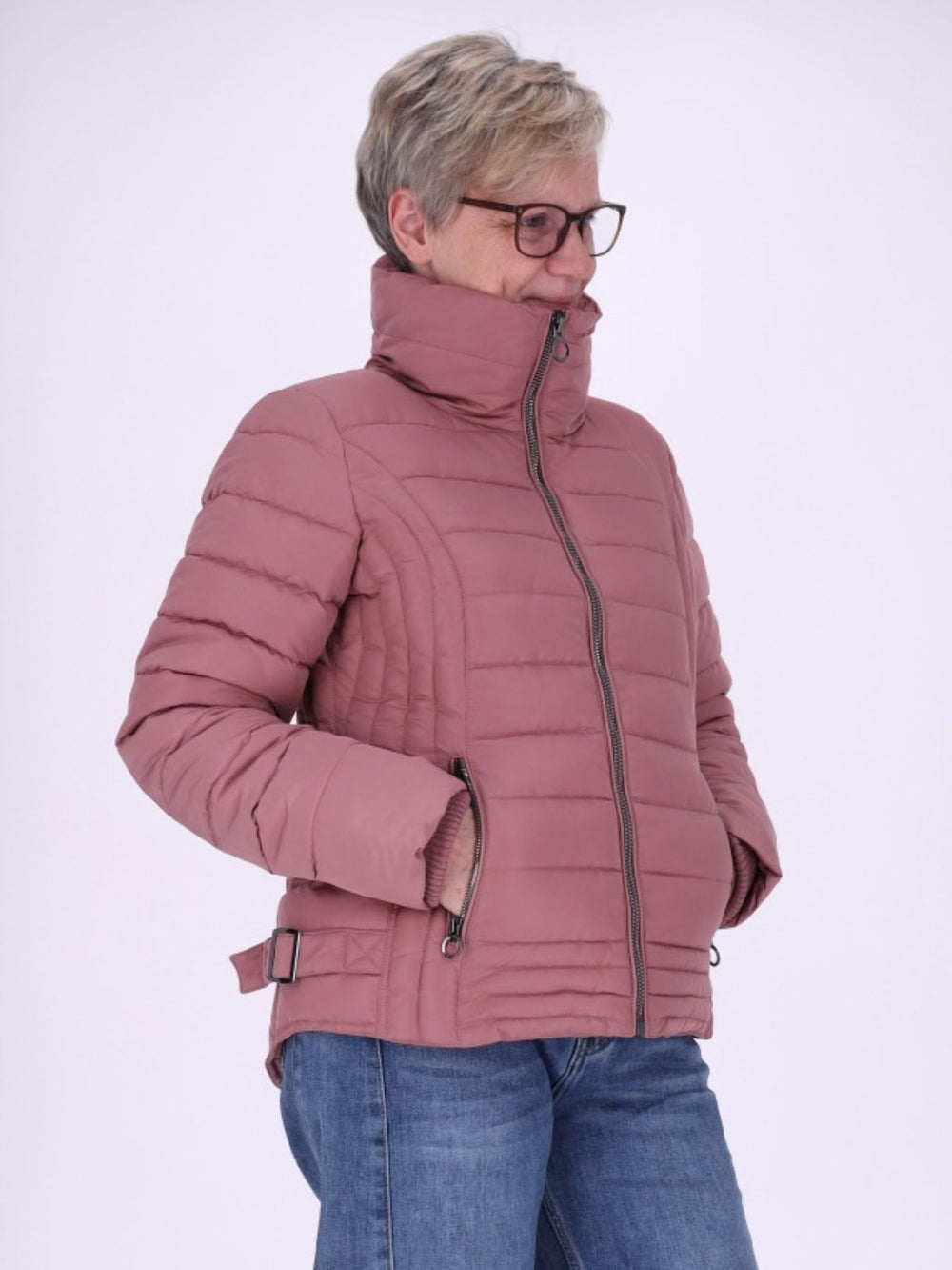 Pinke Damenjacke figurbetont mit recyceltem Polyester – feminin, modern & farbenfroh