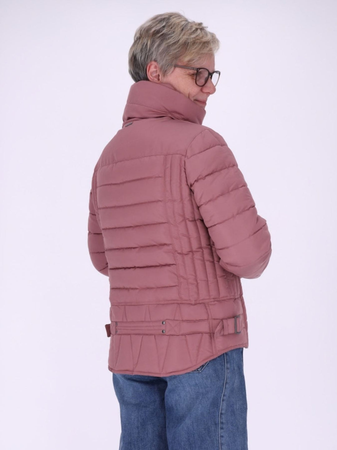 Pinke Damenjacke figurbetont mit recyceltem Polyester – feminin, modern & farbenfroh