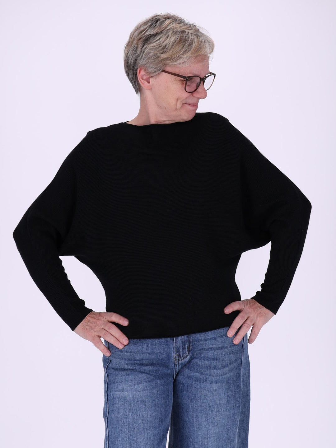 Schwarzer Damen Strickpullover mit Fledermausärmeln – elegant, weich & modern
