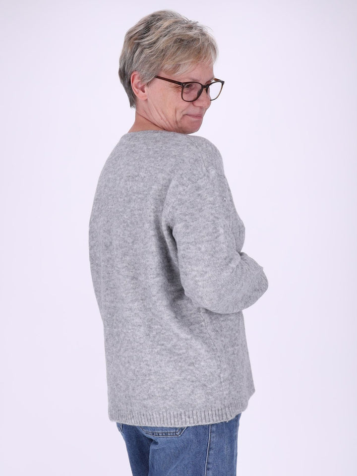 Damen Strickpullover mit Schriftzug in Grau – weich, modern & vielseitig kombinierbar