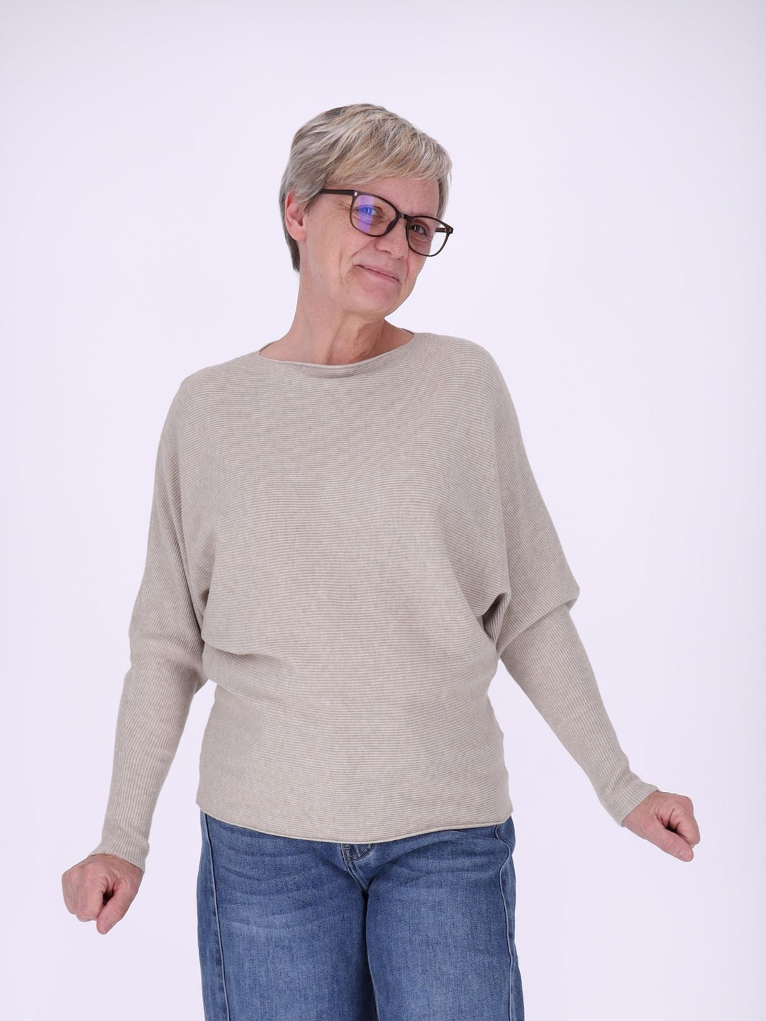 Damen Strickpullover mit Fledermausärmeln in Fango – weich, modern & stilvoll