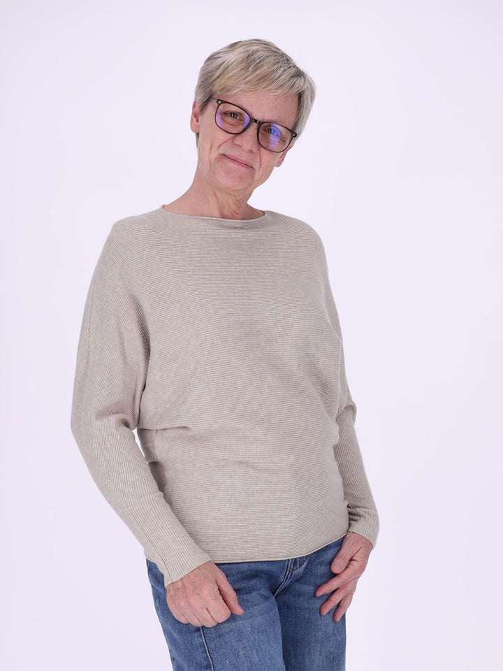 Damen Strickpullover mit Fledermausärmeln in Fango – weich, modern & stilvoll