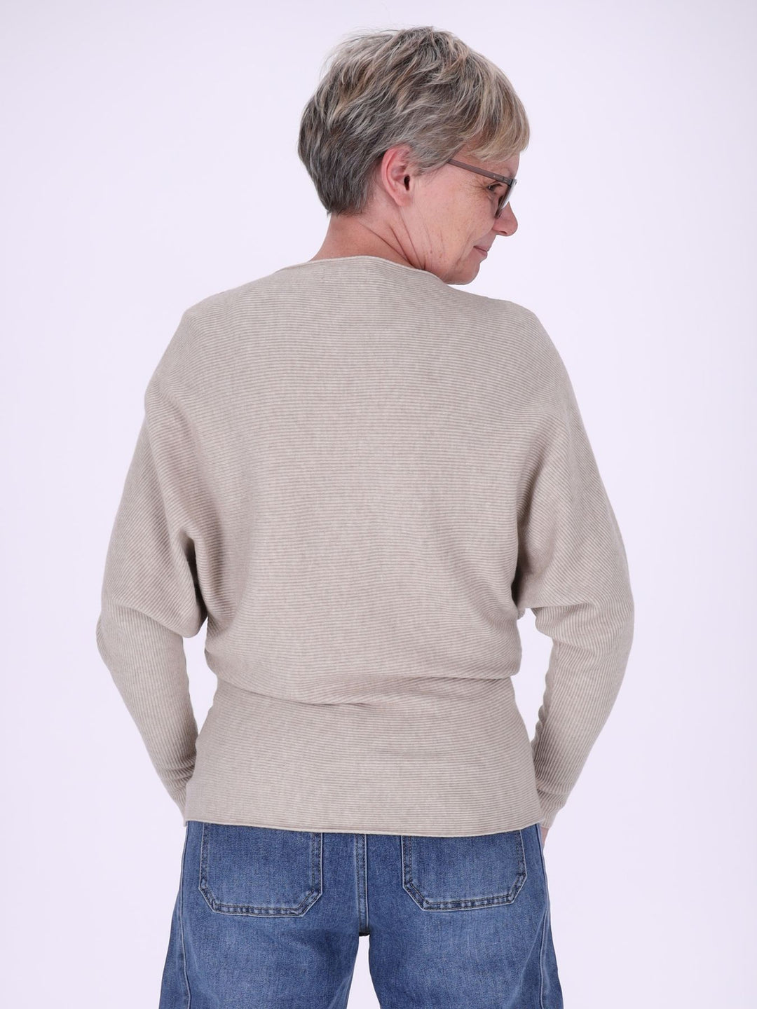 Damen Strickpullover mit Fledermausärmeln in Fango – weich, modern & stilvoll